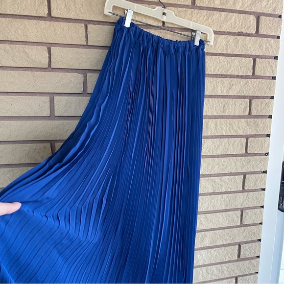 Blue pleated maxi skirt - Picture 5 of 10